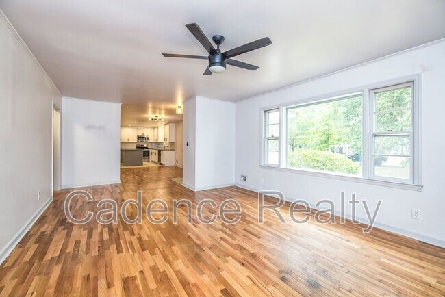 Building Photo - 9 Castlewood Dr