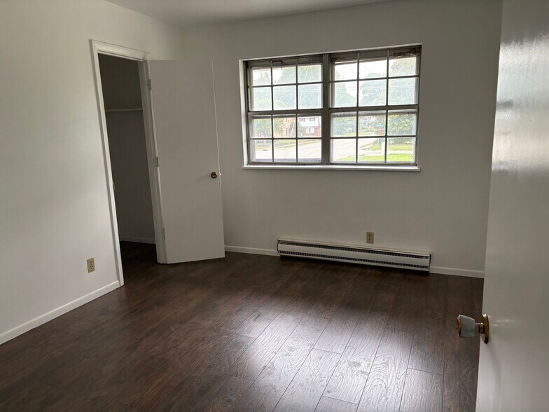 Building Photo - 505 S Poplar St