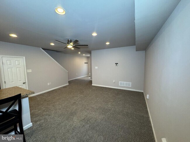 Building Photo - 832 Woodchuck Ln