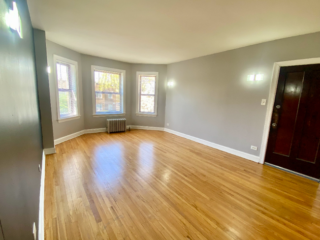 Building Photo - 6501 S Maplewood Ave
