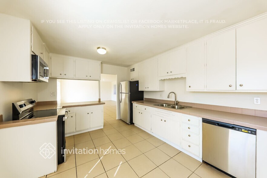 Building Photo - 4147 W Tuckey Ln