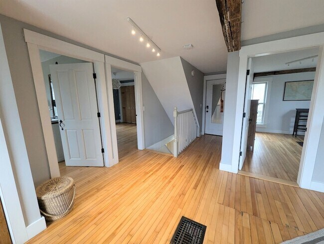 Building Photo - 33 Old Cemetery Rd