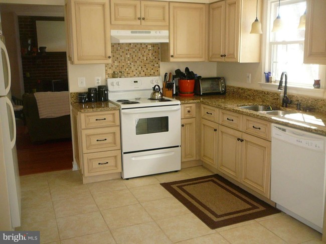 Building Photo - 231 Vine Pl