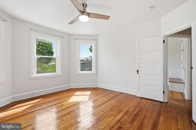 Building Photo - 406 W 20th St
