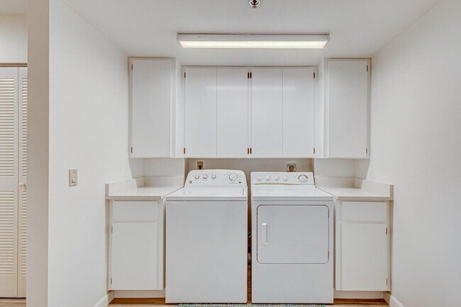 Building Photo - 601 S Seas Dr