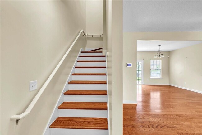 Building Photo - Spacious 4 Bed, 2.5 Bath in White Oak