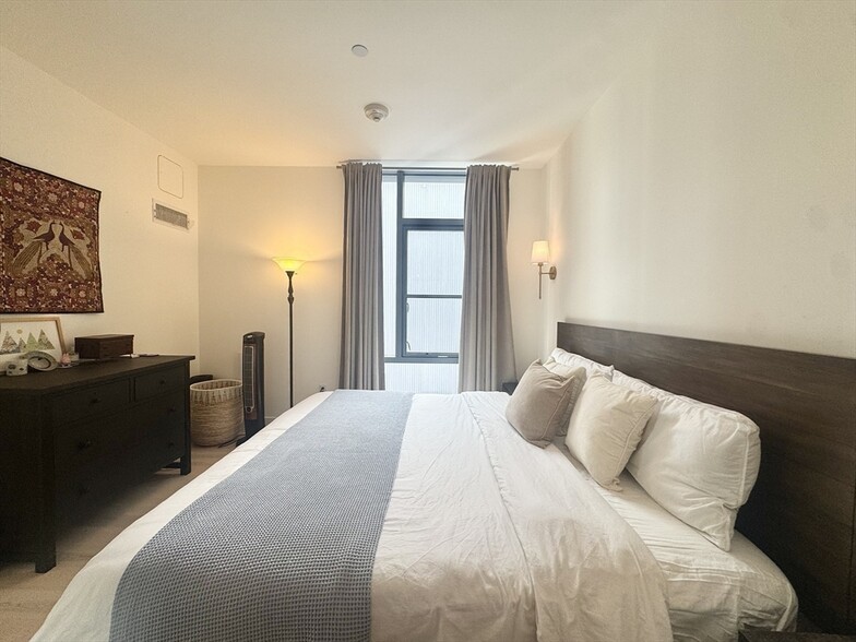 Building Photo - 32 Traveler St