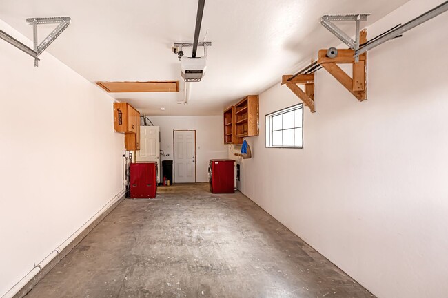 Building Photo - Beautiful Updated Home!