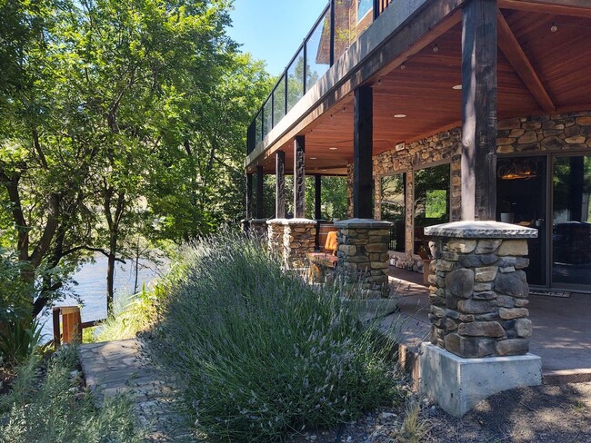 Building Photo - Custom Built Home on the Clearwater River - 20 minutes from Lewiston, ID