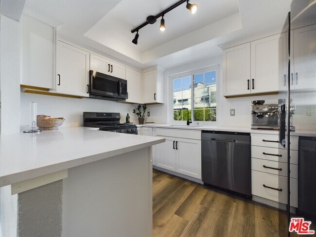 Building Photo - 4551 Kester Ave