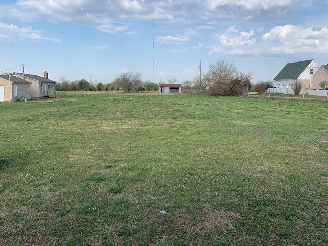 Building Photo - Property on approx 1 acre with lots of upd...