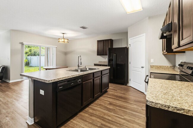 Building Photo - 2318 Sequoia Way