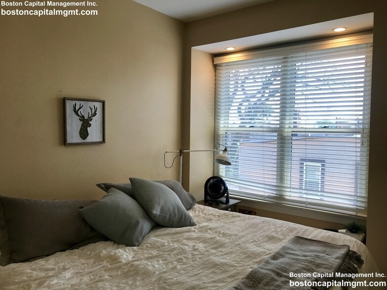 Building Photo - 360-362 Dorchester St. Unit 3