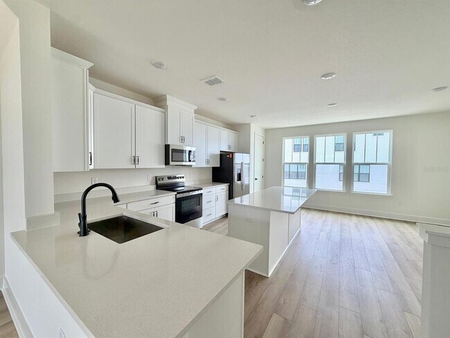 Building Photo - 15190 Groveside Rd
