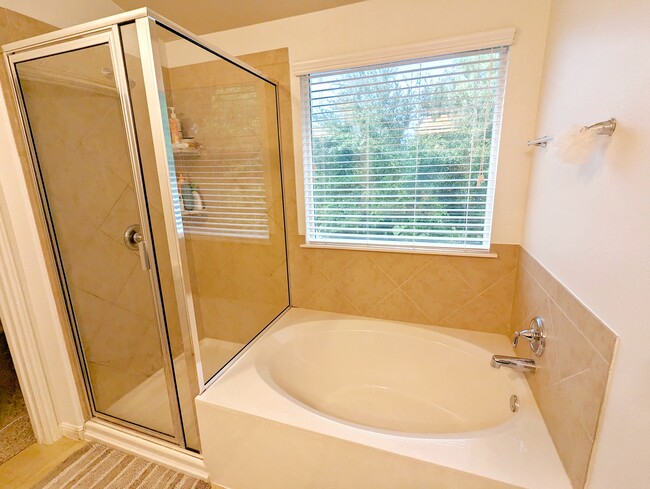 Building Photo - 1520 Beebrush Ln