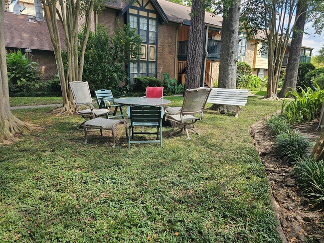 Building Photo - 8287 Kingsbrook Rd