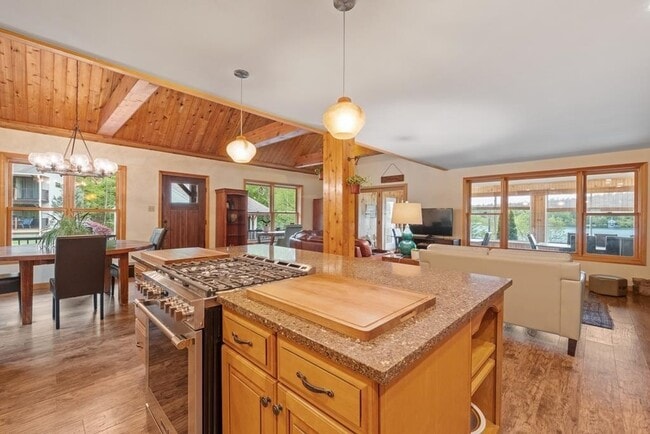 Building Photo - 588 Granite Lake Rd