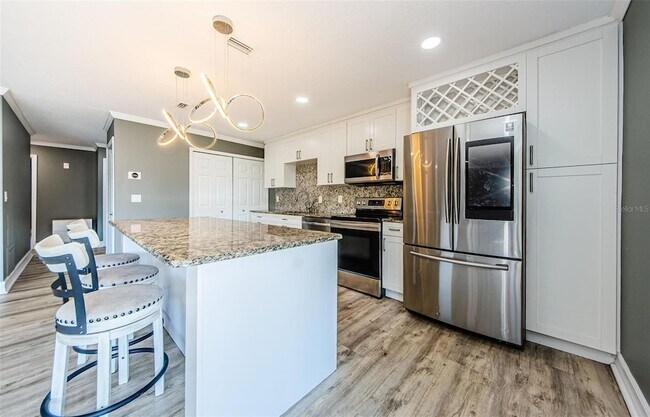 Building Photo - 722 116th Ave N