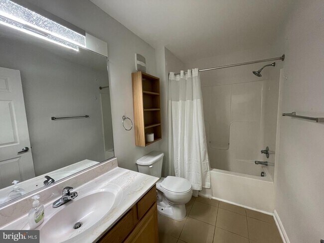 Building Photo - 501 Garrison Woods Dr