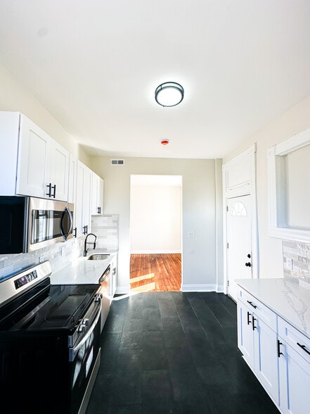 Building Photo - 3333 California Ave