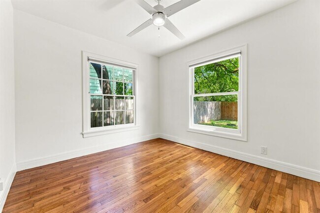 Building Photo - 811 E 45th St