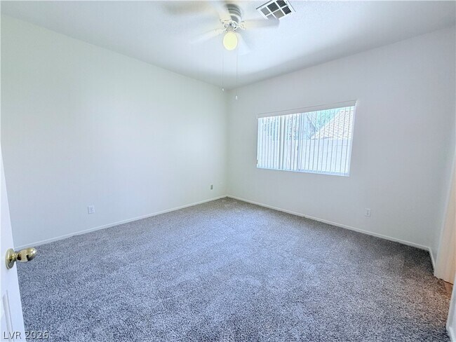 Building Photo - 10404 Sloping Hill Ave