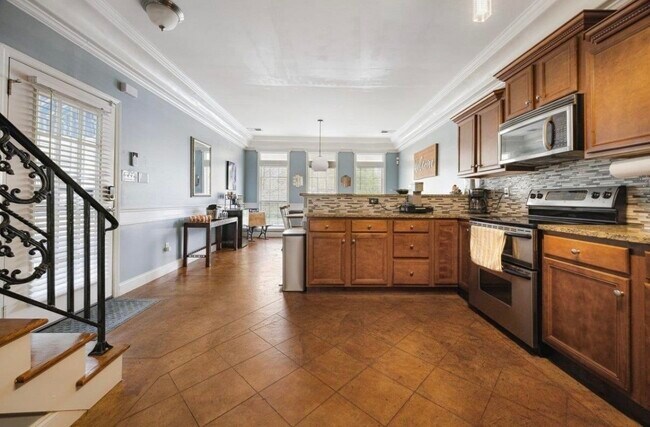 Building Photo - 2065 Peabody Ave