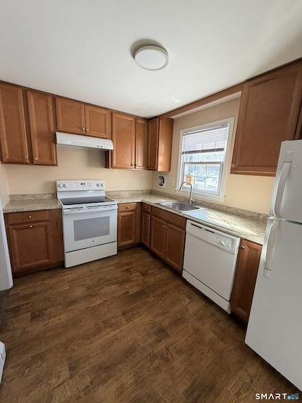 Building Photo - 7 Grandview Dr