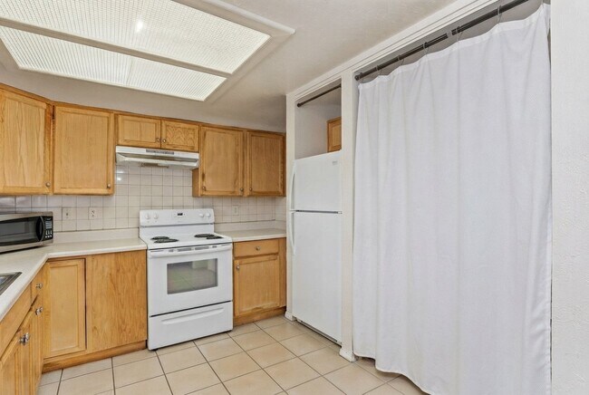 Building Photo - 10909 Bob Stone Dr