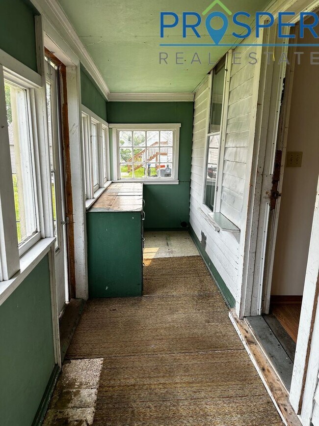 Building Photo - WA818X