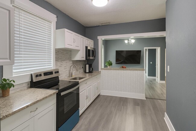 Building Photo - 1216 E 33rd Ave