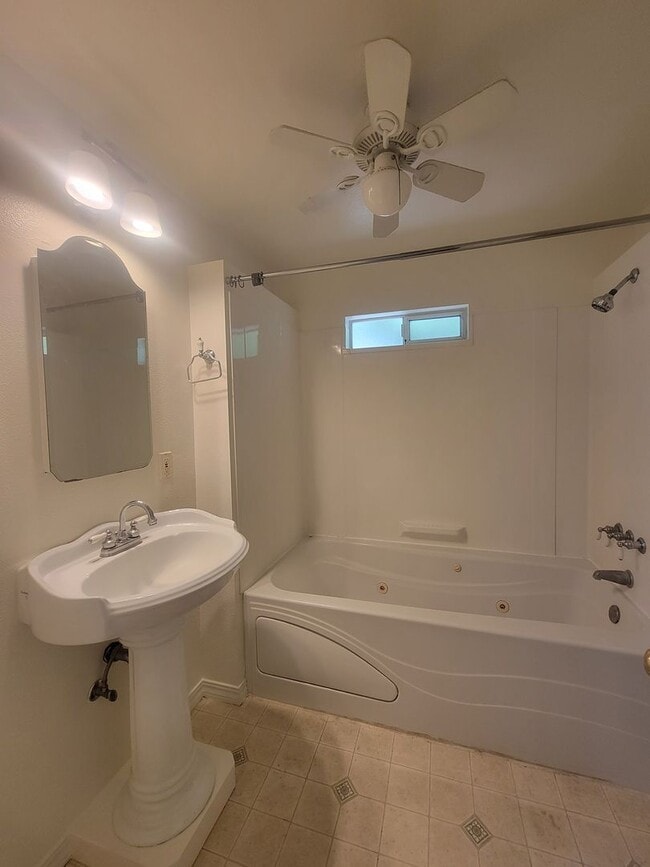 Building Photo - Charming and full of character, this vinta...
