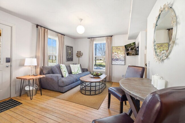 Building Photo - 401 SE C St