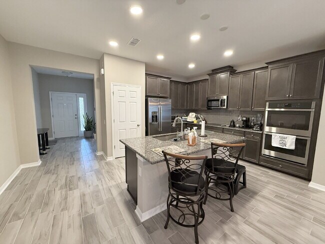Building Photo - "Charming 3-Bed Oasis with 2 Full Baths in...