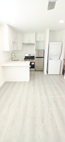 Building Photo - 657 Carefree Dr