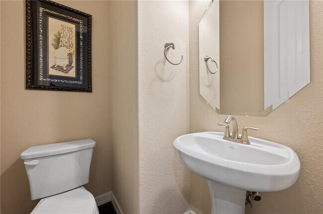 Building Photo - 205 Lake Como Dr