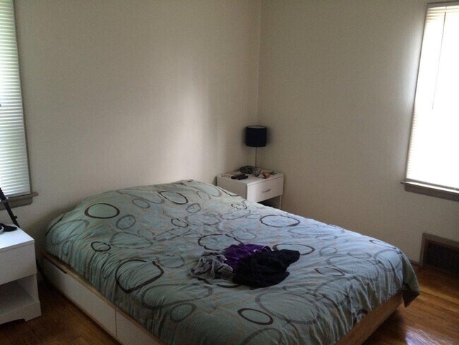 Building Photo - 2 Bedroom, 1 Bath House For Rent in Shorew...