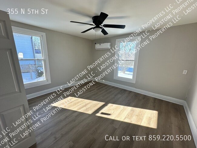 Building Photo - 355 N 5th St