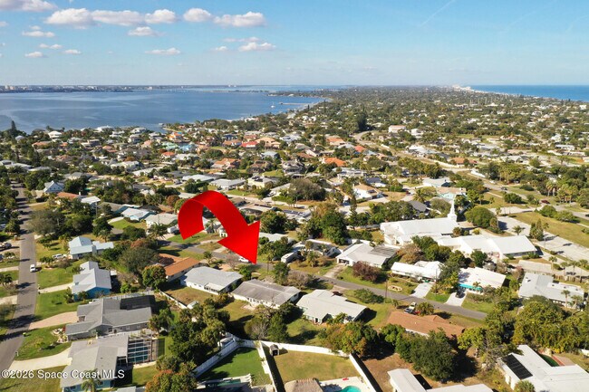 Building Photo - 453 Dolphin St