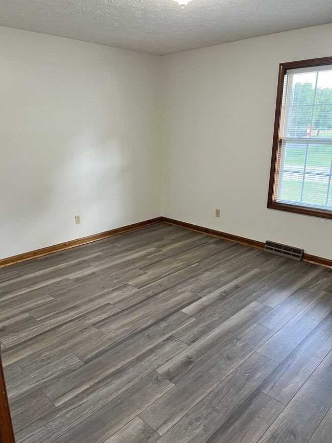 Building Photo - 510 E Elm St