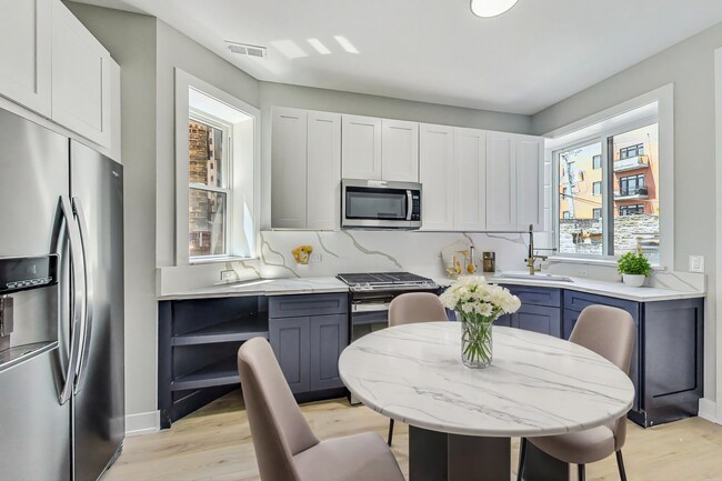 Building Photo - 2818 W Fletcher St