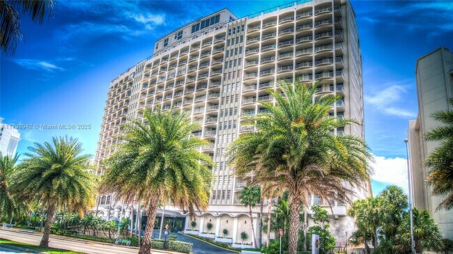 Primary Photo - 5401 Collins Ave