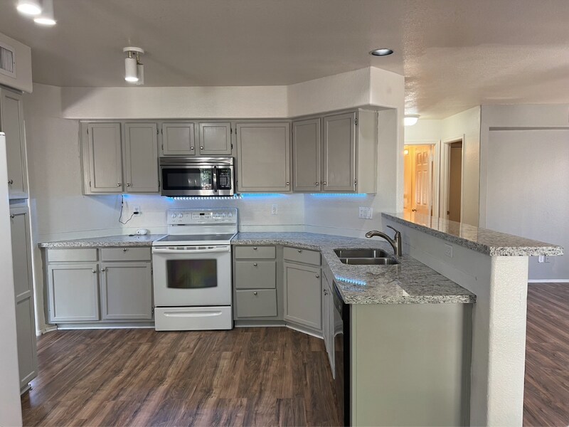 Building Photo - 1057 N Saguaro St