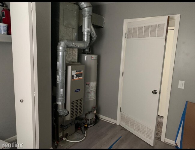 Building Photo - 3 br, 1 bath House - 29328 Tawas St