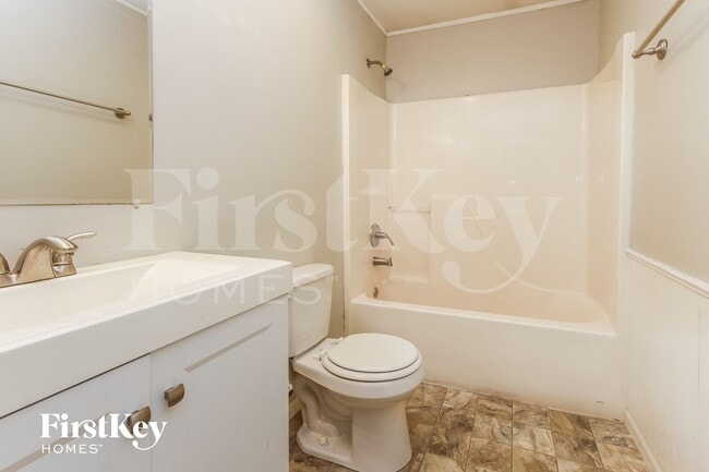 Building Photo - 104 Meadow Creek S Dr