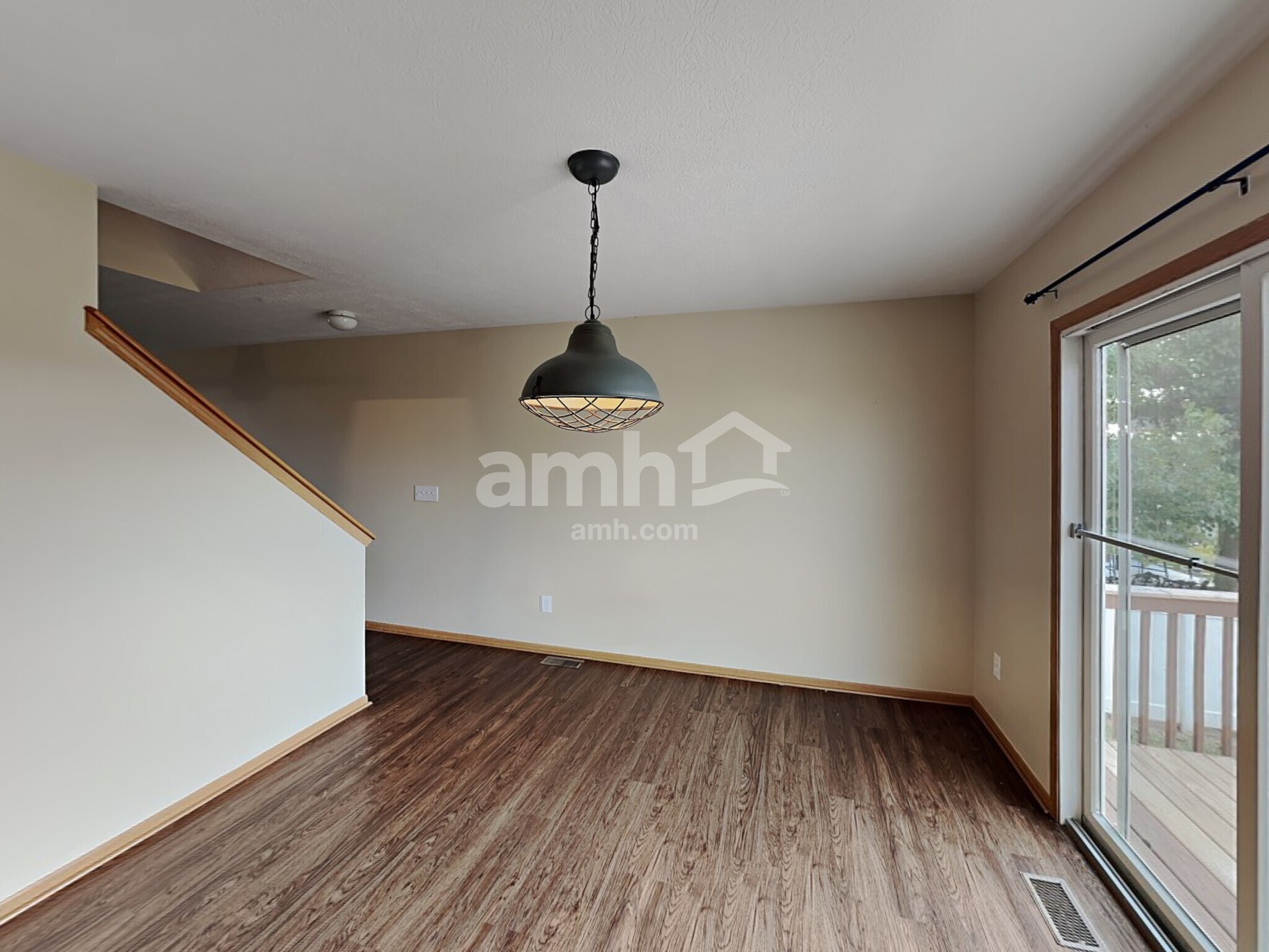 Building Photo - 69 Hutchison St