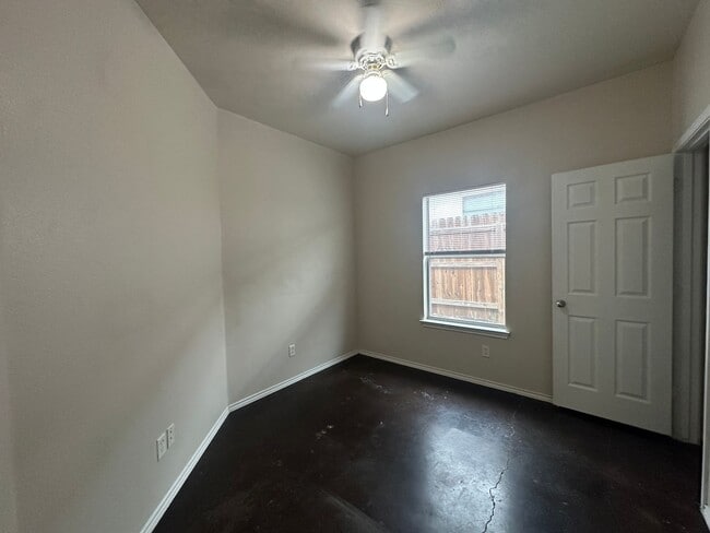 Building Photo - 5731 Golf Heights