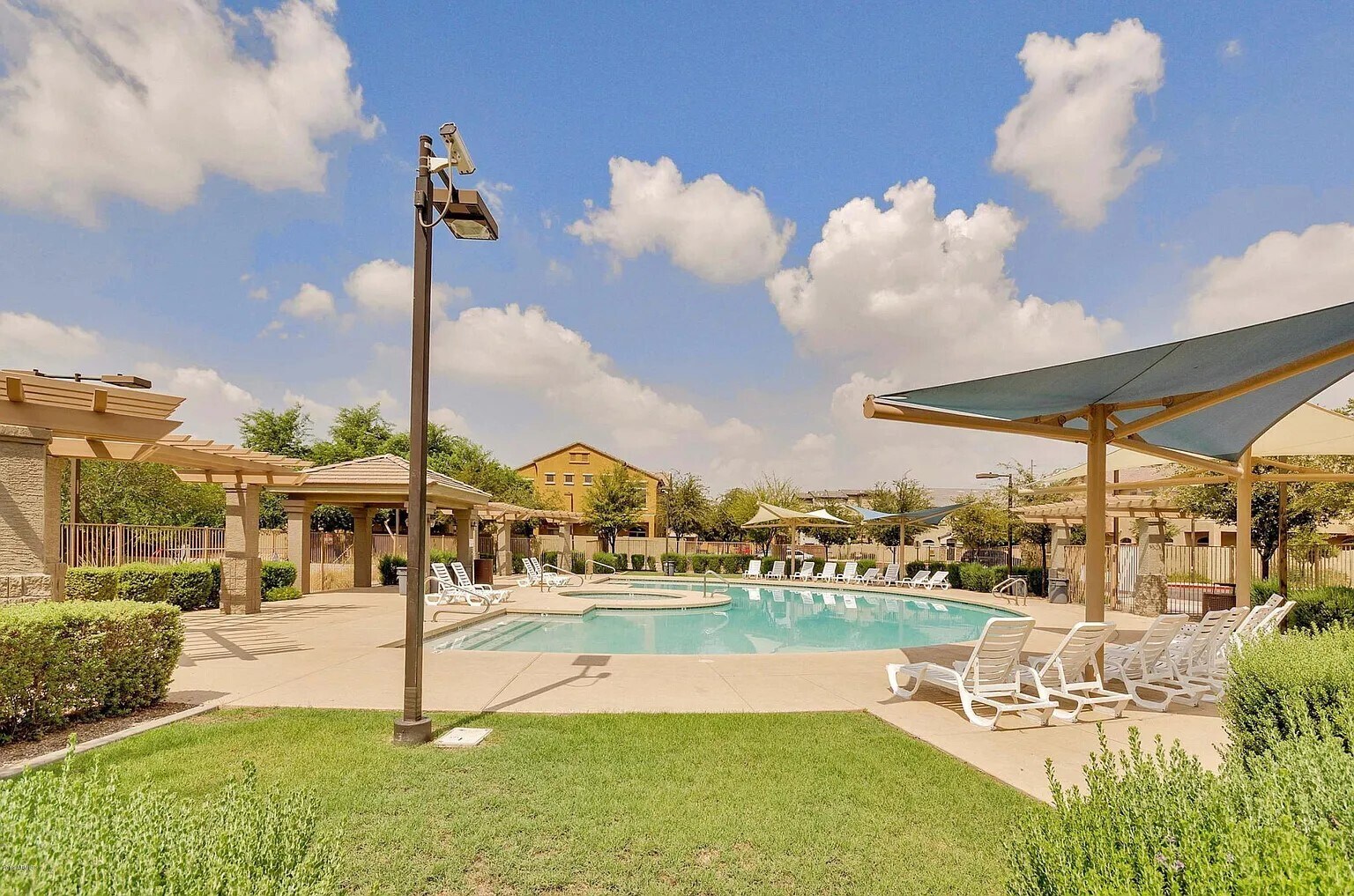 Building Photo - 280 S Evergreen Rd