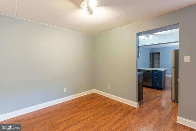 Building Photo - 235 E Village Rd