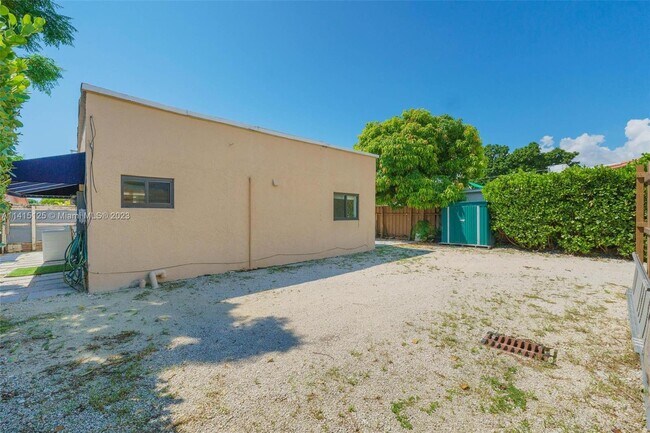 Building Photo - 3010 SW 25th St